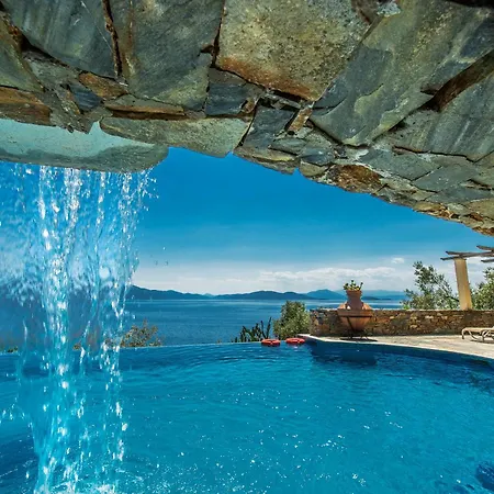 Pounda Paou Gasthuis 4*