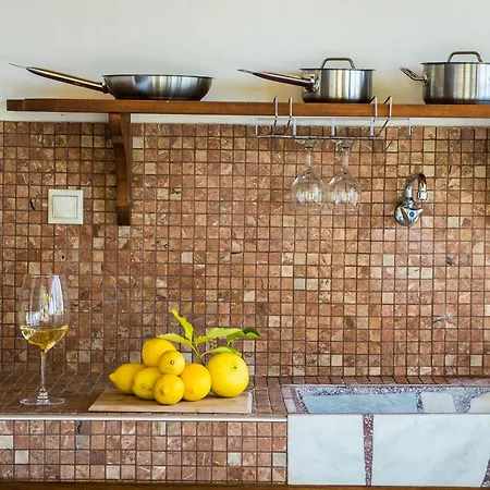 Pounda Paou Gasthuis 4*